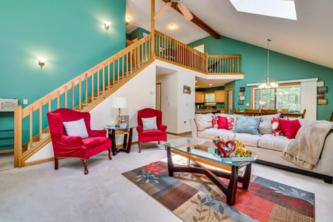 Deck & Screened Porch: Pocono Lake Vacation Rental House in Coolbaugh Township