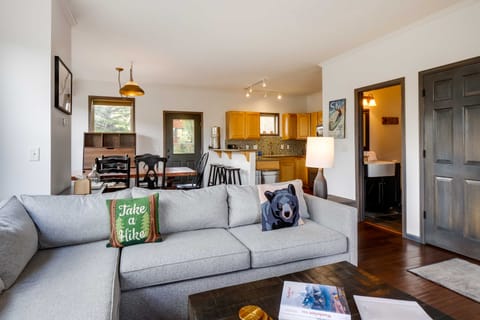 Mtn Views & Fireplace: Stunning Dillon Townhome! Apartment in Summit County