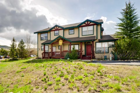 Mtn Views & Fireplace: Stunning Dillon Townhome! Apartment in Summit County