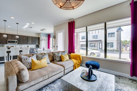 Upscale Davenport Home w/ Pool: 8 Mi to Disney! Villa in Loughman