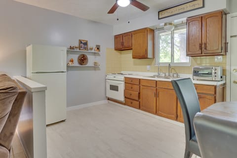 Cozy Youngstown Apartment w/ Central A/C + Heating Apartment in Boardman