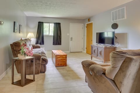 Cozy Youngstown Apartment w/ Central A/C + Heating Apartment in Boardman