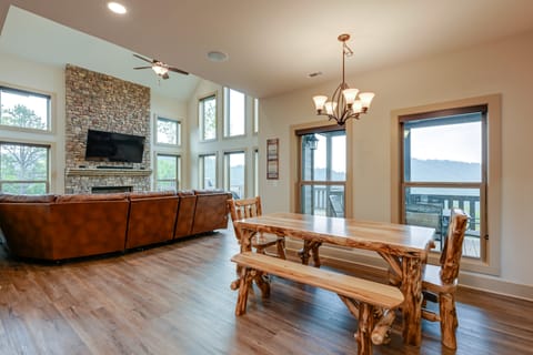 Hot Tub & Fire Pit: Blue Ridge Mtn Cabin! House in Tennessee