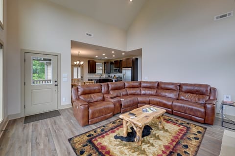 Hot Tub & Fire Pit: Blue Ridge Mtn Cabin! House in Tennessee