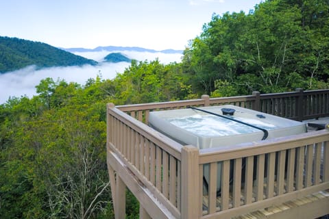 Hot Tub & Fire Pit: Blue Ridge Mtn Cabin! House in Tennessee