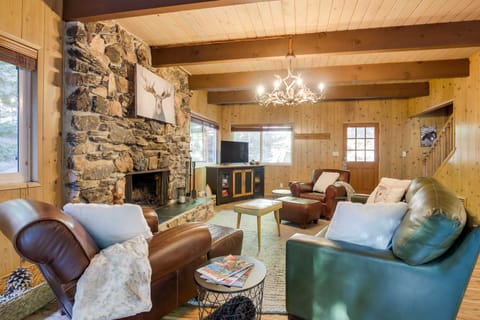 Steps to Lake Arrowhead: Cabin w/ Full Lake Access House in Lake Arrowhead