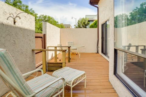 Walk to Restaurants: Downtown Leesburg Townhome! Apartment in Leesburg