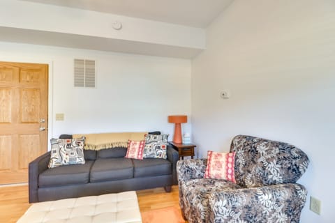 Cozy Marlinton Vacation Rental: Downtown Location! Apartment in Shenandoah Valley