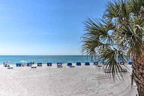 Steps to Beach, Pool Access: Indian Shores Condo Apartment in Redington Shores