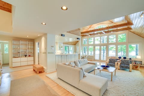 Lakefront Michigan Retreat w/ Private Dock Cottage in Wisconsin