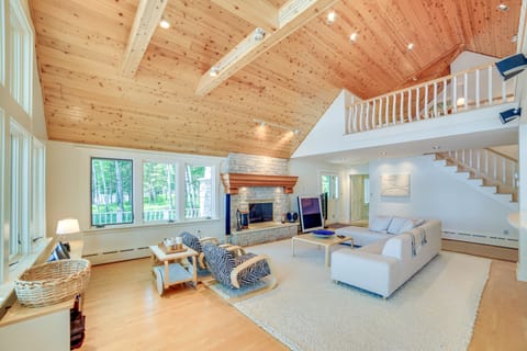 Lakefront Michigan Retreat w/ Private Dock Cottage in Wisconsin