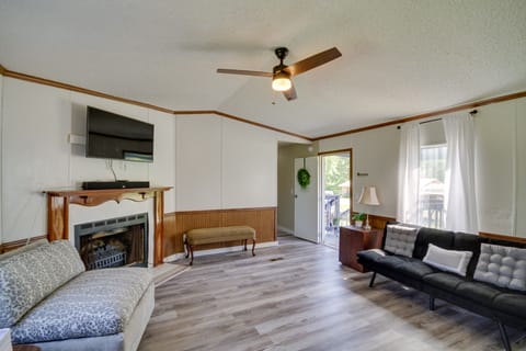 Fire Pit + Deck: Peaceful Silver Creek Retreat House in Mississippi