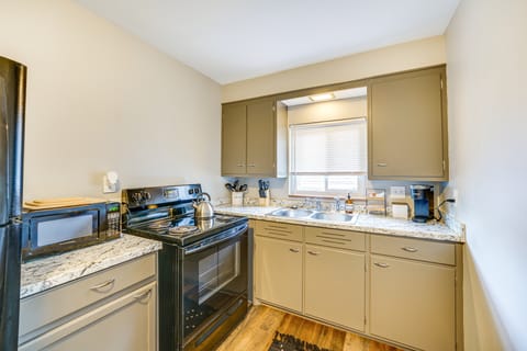 Pet-Friendly Wyandotte Apt Near Bishop Park! Apartment in Lake Erie