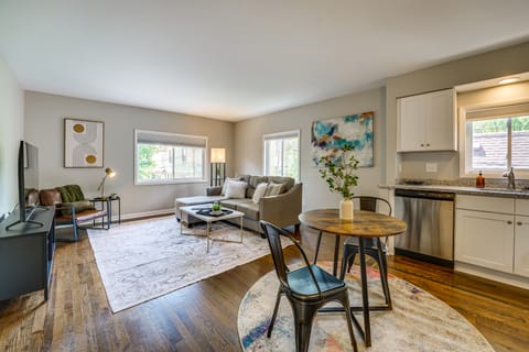 Top-Floor Wyandotte Apt Near Detroit Riverfront! Apartment in Lake Erie