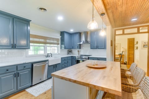 Beautiful Georgia Farmhouse Rental w/ Patio House in Georgia