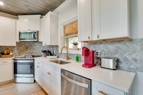 Luxe Sevierville Home w/ Deck Near Pigeon Forge! House in Sevier County