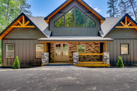 Luxe Sevierville Home w/ Deck Near Pigeon Forge! House in Sevier County