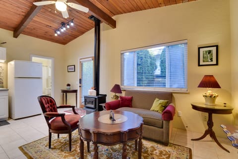 Great for Business Travelers! Peaceful Aloha Unit Apartment in Hillsboro