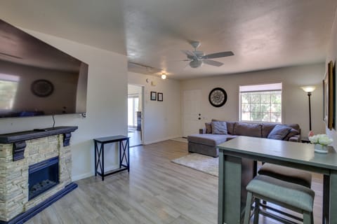 California Vacation Rental with Hot Tub & Patio! Apartment in Yucca Valley