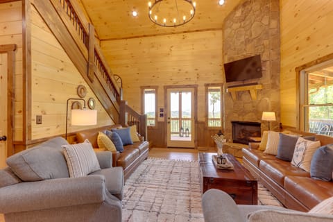 Blue Ridge Vacation Rental w/ Deck & Game Room! House in Georgia