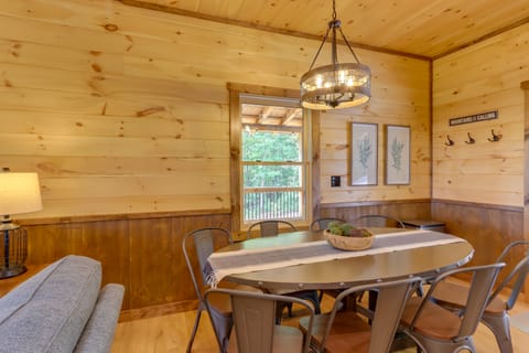 Blue Ridge Vacation Rental w/ Deck & Game Room! House in Georgia