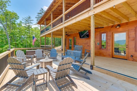 Blue Ridge Vacation Rental w/ Deck & Game Room! House in Georgia