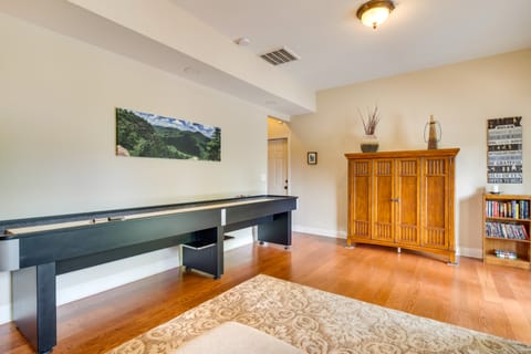 Blue Ridge Mountain Home w/ Sunroom: Pets Welcome House in Fairview