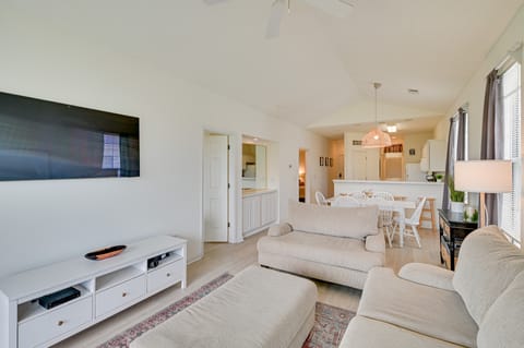 4 Mi to Broadway at the Beach: Golf Resort Getaway Apartment in Carolina Forest