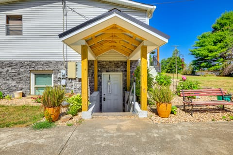 Charming Virginia Getaway Near Hiking & Golfing! Apartment in Lynchburg