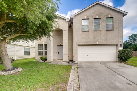 Spacious Houston Home w/ Pool Access, Fenced Yard! House in Houston