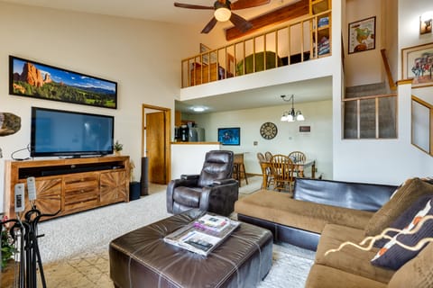 Cozy Condo w/ Balcony & Mtn View in Silverthorne! Apartment in Wildernest