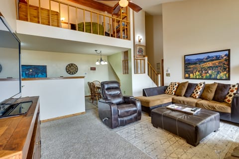 Cozy Condo w/ Balcony & Mtn View in Silverthorne! Apartment in Wildernest