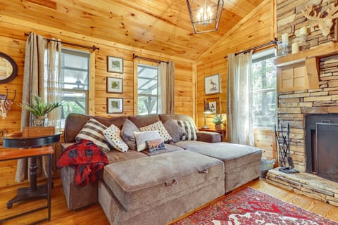 Pet-Friendly Haleyville Cabin Rental w/ Kayaks! House in Alabama