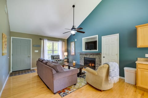 Cozy Resort-Style Escape on Taylorsville Lake! Cottage in Indiana