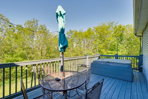 Cozy Resort-Style Escape on Taylorsville Lake! Cottage in Indiana