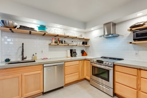 Chic Angel Fire Condo: Walk to Ski Resort! Apartment in Angel Fire