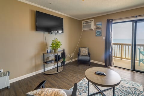 North Topsail Beach Vacation Rental w/ Balcony! Apartment in North Topsail Beach