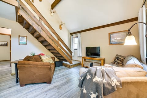 Family Roscommon Home - 3 Mi to Higgins Lake House in Michigan