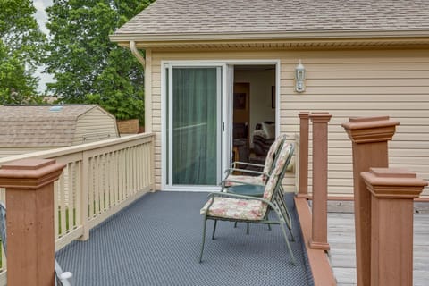 WFH-Friendly Columbiana Vacation Rental w/ Deck! Apartment in Ohio