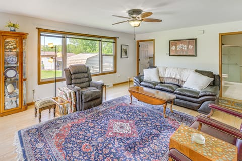 WFH-Friendly Columbiana Vacation Rental w/ Deck! Apartment in Ohio