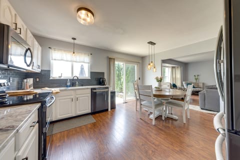 Families Welcome! Spacious O'Fallon Home w/ Yard House in OFallon