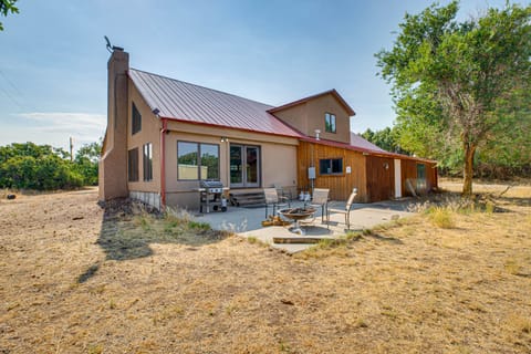 Colorado Nat'l Monument Views: Western Slope Cabin House in Colorado