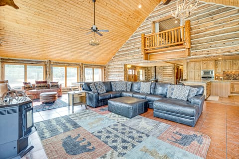 Colorado Nat'l Monument Views: Western Slope Cabin House in Colorado