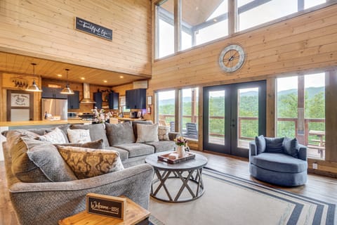 Luxury Sevierville Cabin w/ Private Hot Tub! House in Sevier County