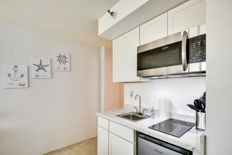 Daytona Beach Vacation Rental w/ Pool Access Apartment in Daytona Beach Shores