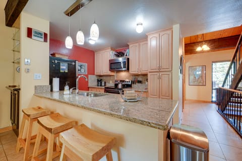Cozy Kings Beach Condo Near Lake Tahoe & Skiing Apartment in Tahoe Vista