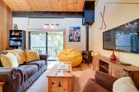 Cozy Kings Beach Condo Near Lake Tahoe & Skiing Apartment in Tahoe Vista