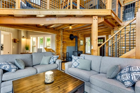 Gorgeous Long Lake Home w/ Dock, Kayak, SUP & More House in Lacey