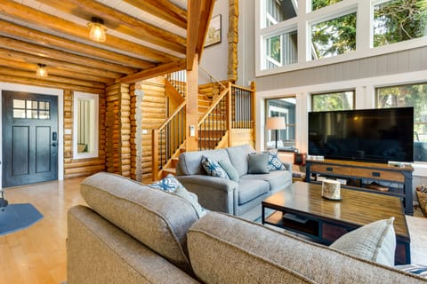 Gorgeous Long Lake Home w/ Dock, Kayak, SUP & More House in Lacey