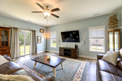 Holly Ridge Vacation Rental ~ 5 Mi to Beach House in North Topsail Beach